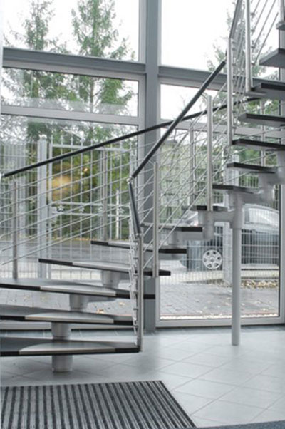 Mittelholmtreppe mit neuen Stufen & Geländer